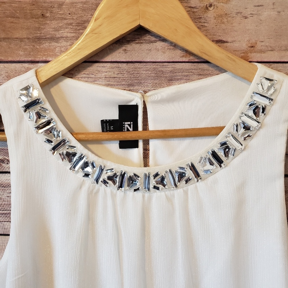 🌿Iz Byer White Shimmer Jeweled Blouse Size M 🌿 - Picture 3 of 8